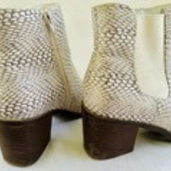The Limited Kiki 8.5 Snakeskin Print Chelsea Booties Ankle Boots Block Heel - Picture 3 of 8